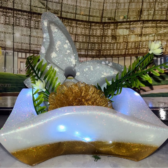 Butterfly Basket - Picture 3 of 4